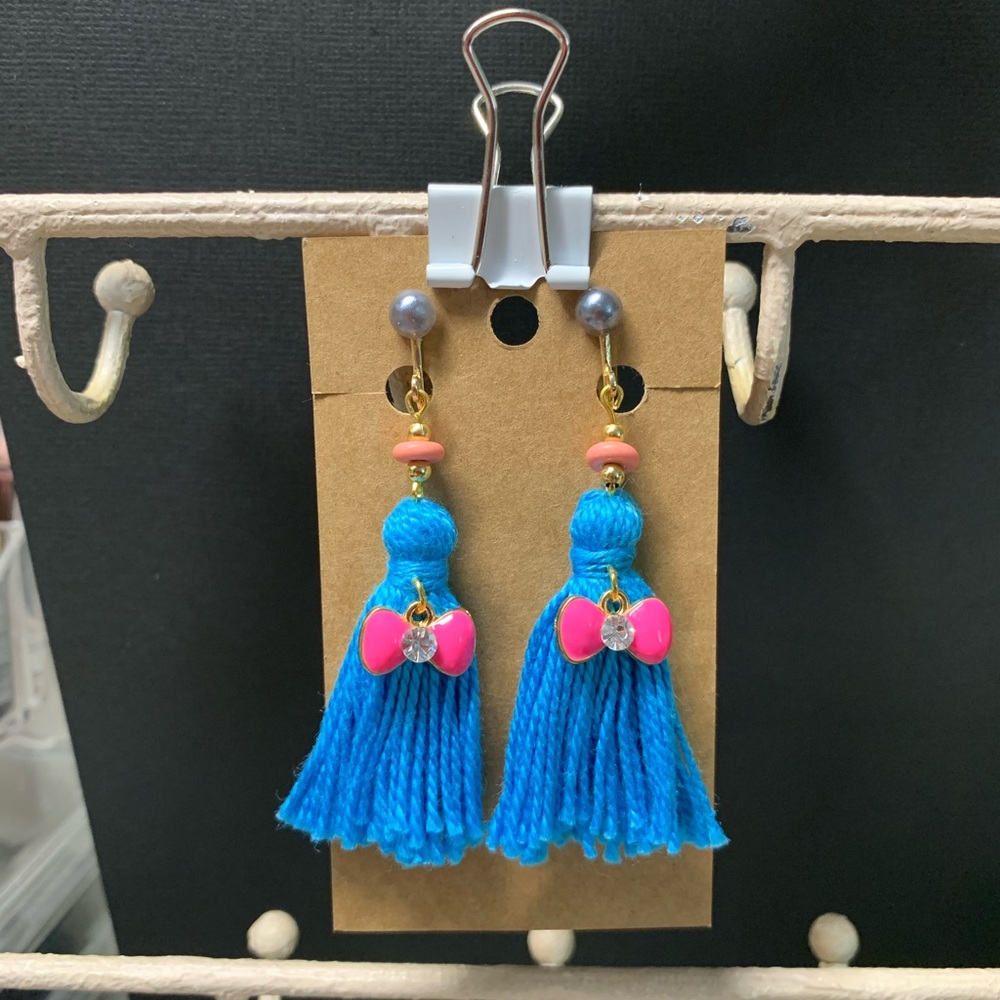 ❌sold❌ Handmade Tassel Earrings